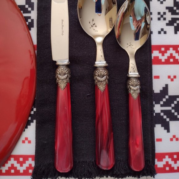 2nd. 1 Beautiful vintage red ceramic dinner plate (12 plates total). Like new! - Picture 7 of 13